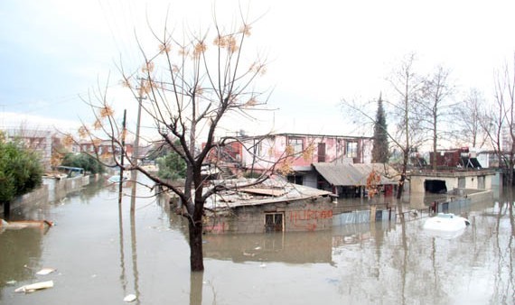 Antalya’da bir mahalle sular altında kaldı
