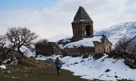 Dağcılar, Van Gölü’nün eşsiz koylarını gezdi