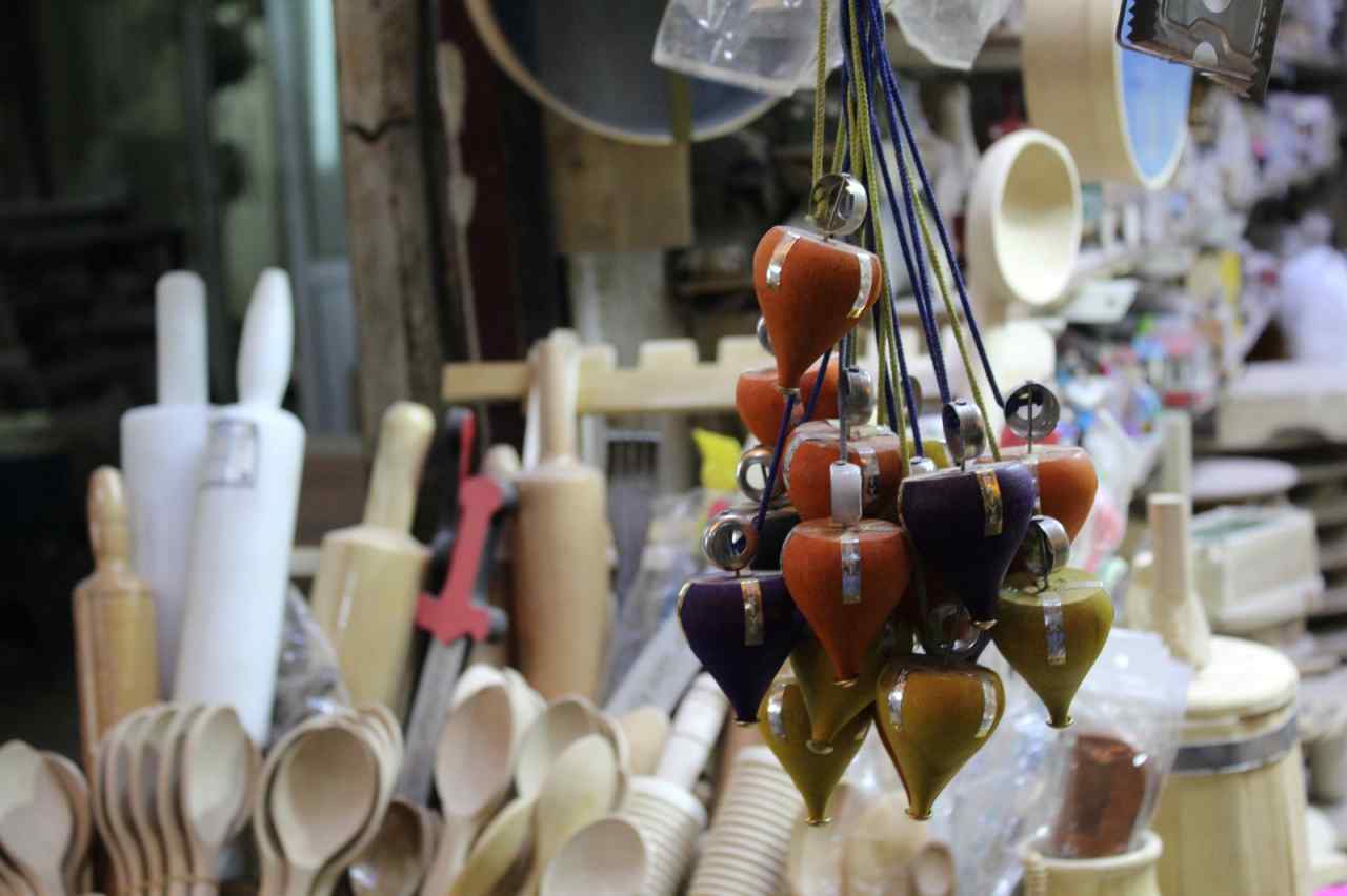 “Usta yetişmiyor”: Urfa’nın tarihi çarşısında el emeği ürünler tehlikede