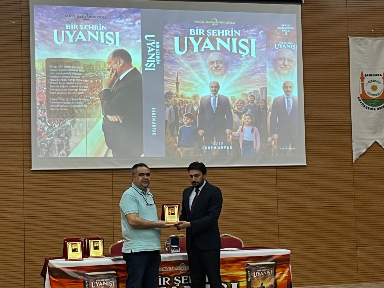 Ekrem Arpak 28. Kitabı olan “Bir Şehrin Uyanışı” adlı eserini tanıttı-1
