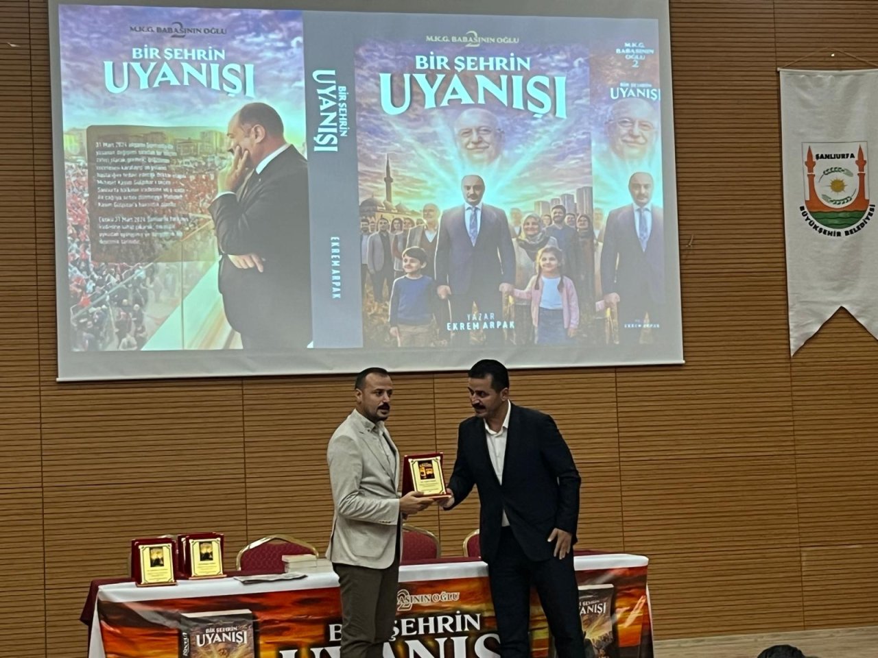 Ekrem Arpak 28. Kitabı olan “Bir Şehrin Uyanışı” adlı eserini tanıttı-2