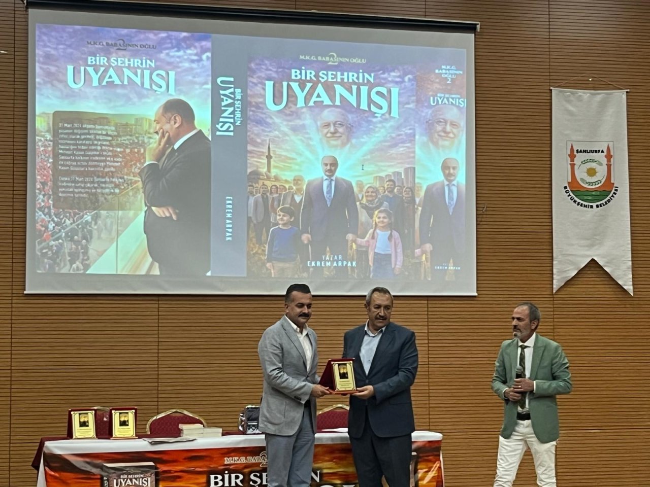 Ekrem Arpak 28. Kitabı olan “Bir Şehrin Uyanışı” adlı eserini tanıttı-3