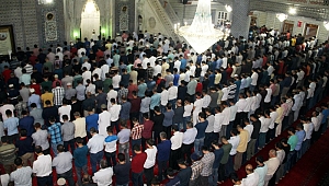 Şanlıurfa'da ilk teravih kılındı