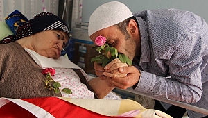 Urfalının 21 yıllık anne vefası göz dolduruyor