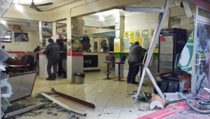 Çocuk Ganyan Bayiine Daldı; 1'i ağır 2 yaralı