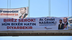 Erdoğan'a Kürtçe pankartlı karşılama