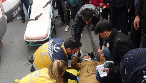 Karşıya geçmeye çalışan yayaya otomobil çarptı