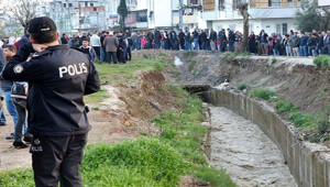 Küçük Kızlar Kanala Düştü