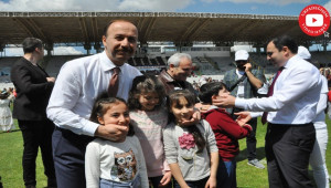 Çocuklar, boş tribünlere oynadı