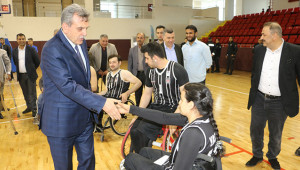 Gençler kupalarını Beyazgül'den aldılar