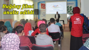 Gençlik merkezinde film analizi yapıldı