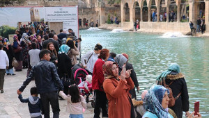 Güzel havayı fırsata çevirip Balıklıgöl'e akın ettiler
