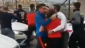 Oyuncular ile Taraftarlar Kapıştı