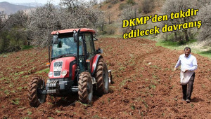 Kuşlar aç kalmasın diye tarla ekiyorlar