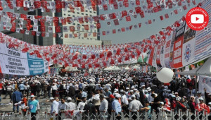 Kutlamalara Trafik Kazası Engeli