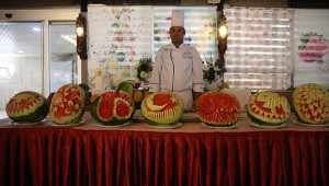 Karpuzu "sanat eseri"ne dönüştürüyor