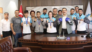 Şampiyon takıma madalyaları verildi