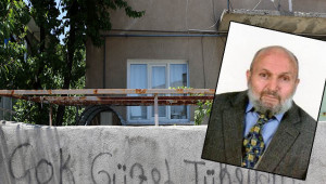 Uykudaki babasını boğazını keserek öldürdü