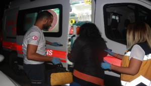 Kız Kardeşini Sokak Ortasında Bıçakladı