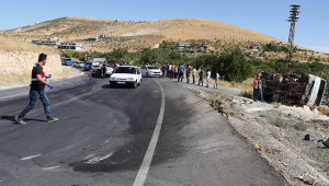 Kamyonet ile otomobil çarpıştı:1 ölü, 1 yaralı