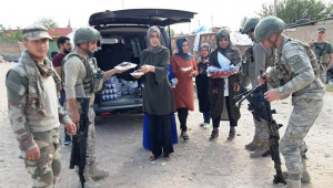 Akçakaleli kadınlardan askerlere yemek ikramı