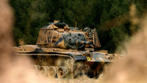 Sınıra tank ve obüs sevkiyatı