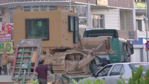 Ceylanpınar’a Zıhlı Askeri İş Makinesi Sevkiyatı