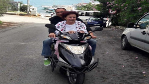 Fatma Girik Bodrum Sokaklarında