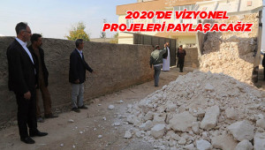 İki mahallede yol çalışmalarını inceledi