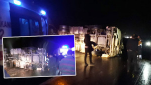 5 dakika arayla 2 tır devrildi: 2 yaralı