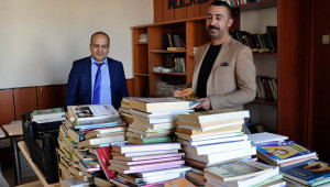Öğretmenler, mahkumlar için kütüphane kurdu