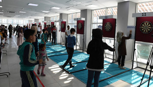 Karne hediyesi dart turnuvası oldu
