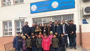Üniversiteden köy öğrencilerine giyecek yardımı