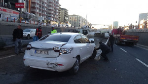 Yayaya çarpmamak için refüje çıktı: 3 yaralı