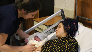 Yeni yılın ilk bebeği Azra oldu