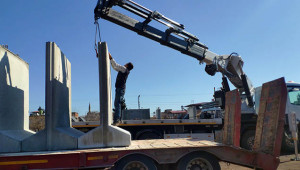 İdlib’e beton bariyer sevkıyatı