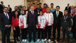 Şampiyonlarla birlikte Cumhurbaşkanı Erdoğan’ı ziyaret etti