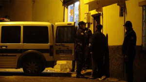  Ağabeyini vurdu kendini eve kilitledi