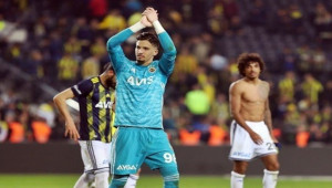 Altay Bayındır'dan anlamlı hareket