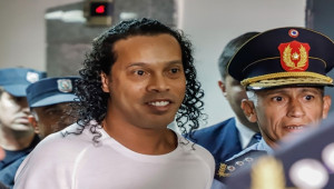 Ronaldinho ve kardeşi Paraguay'da tutuklandı