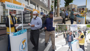 Maske dağıtma standı kuruldu