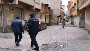 Tartıştığı kişiyi başından vurdu