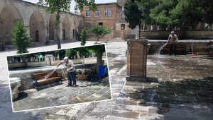 Camilerde cuma namazı hazırlığı