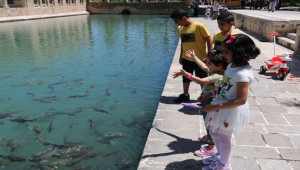 Çocuklar soluğu Balıklıgöl’de aldı