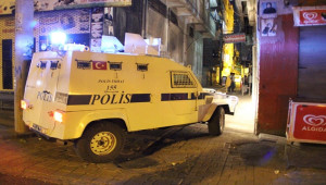 Diyarbakır’da silahlarla ev bastılar: 1 kadın öldü