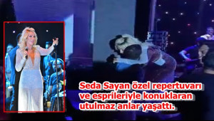 Konser'de sosyal mesafe kuralları hiçe sayıldı.