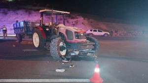 Traktör ile motosiklet çarpıştı: 3 yaralı