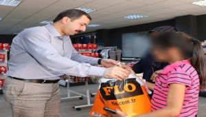 Çocukların Bayramlıklarını karaköprü Belediyesi verdi