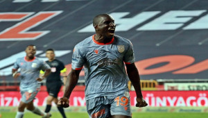 Demba Ba lig tarihine geçti