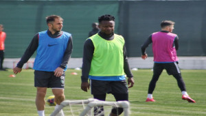 Denizlispor'da Onazi takımdan ayrıldı